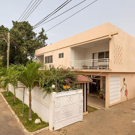 Agoo Hostel (Adults Only) Аккра Екстер'єр фото