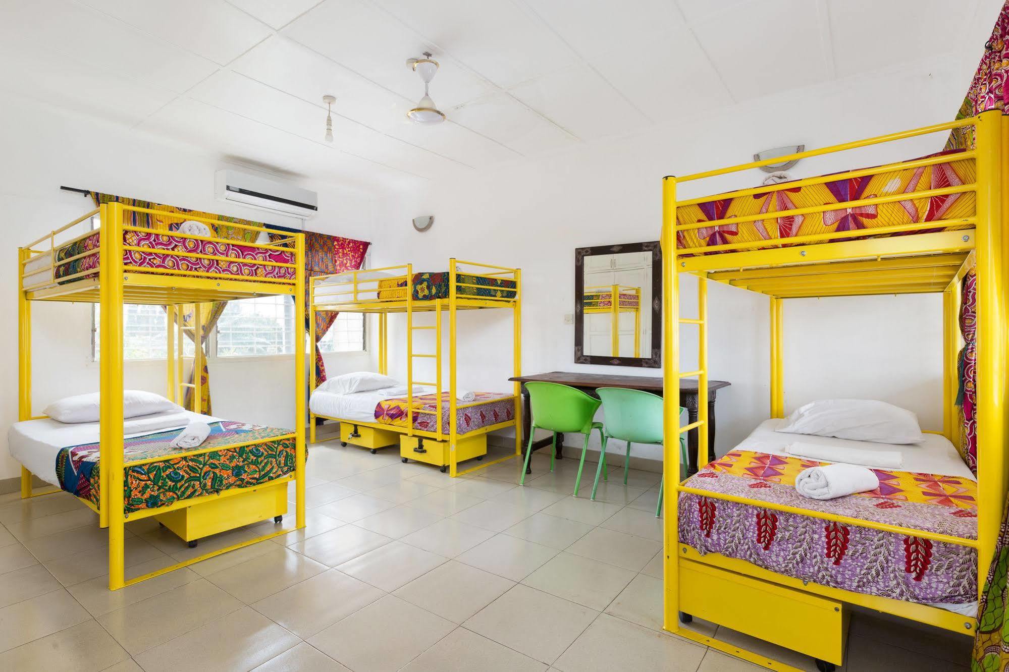 Agoo Hostel (Adults Only) Аккра Екстер'єр фото
