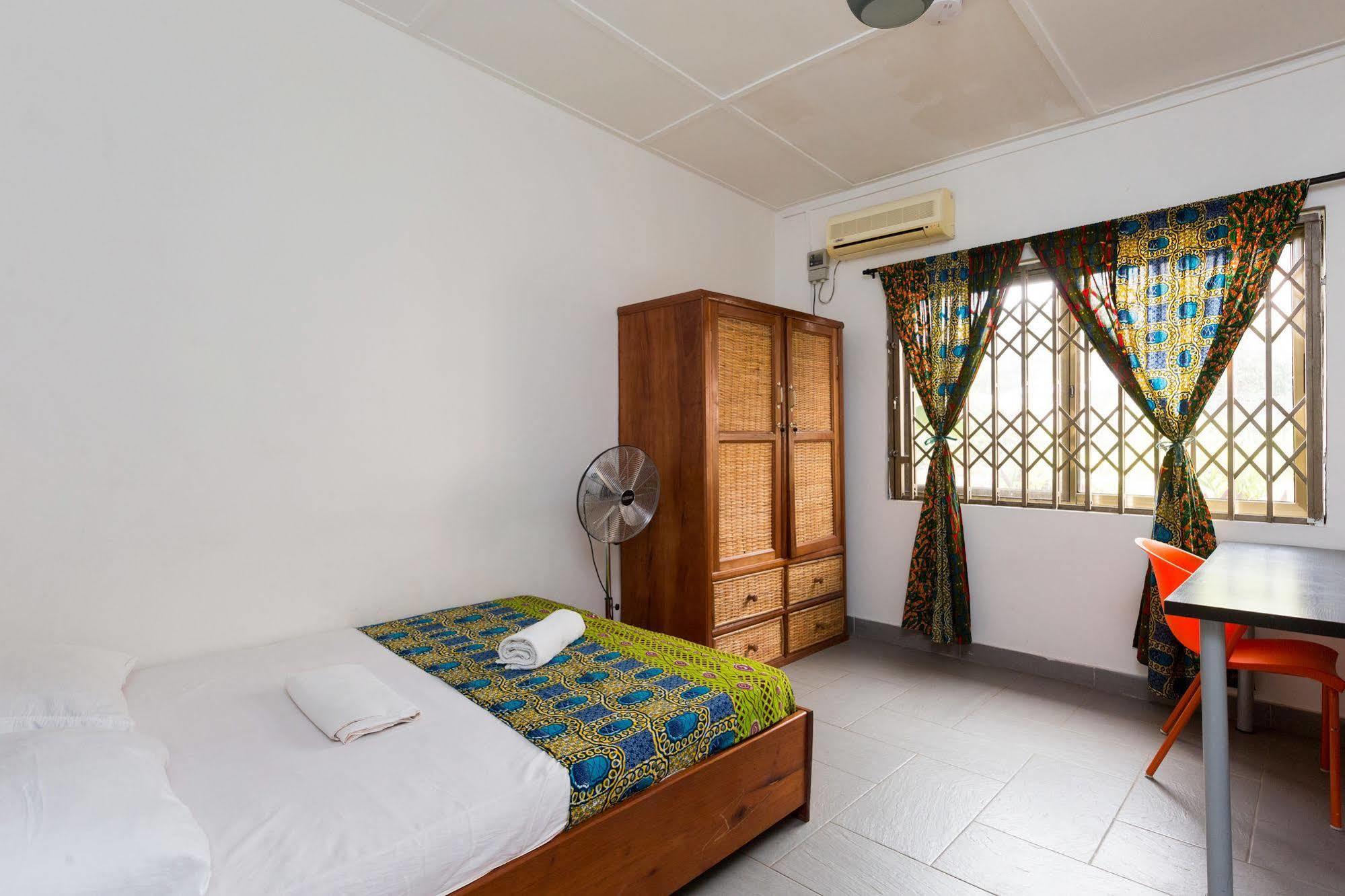 Agoo Hostel (Adults Only) Аккра Екстер'єр фото