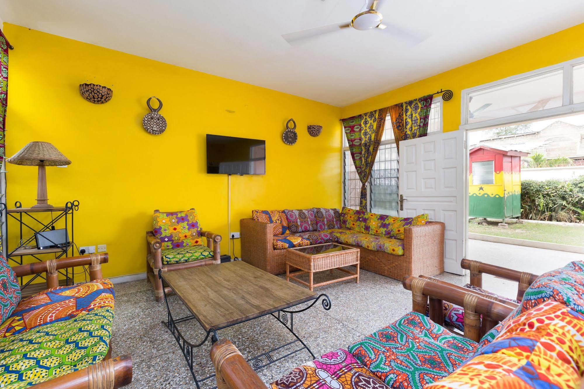 Agoo Hostel (Adults Only) Аккра Екстер'єр фото