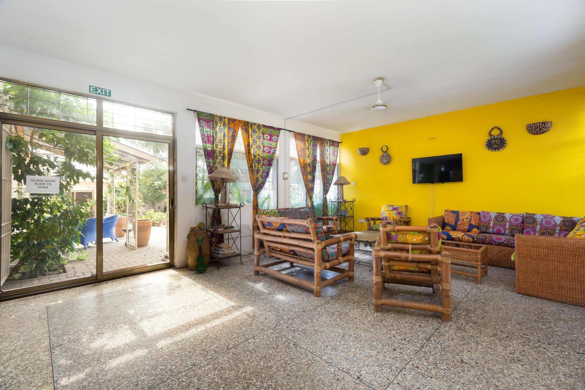 Agoo Hostel (Adults Only) Аккра Екстер'єр фото