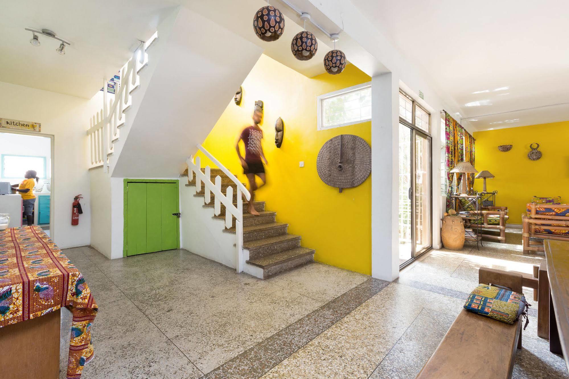 Agoo Hostel (Adults Only) Аккра Екстер'єр фото