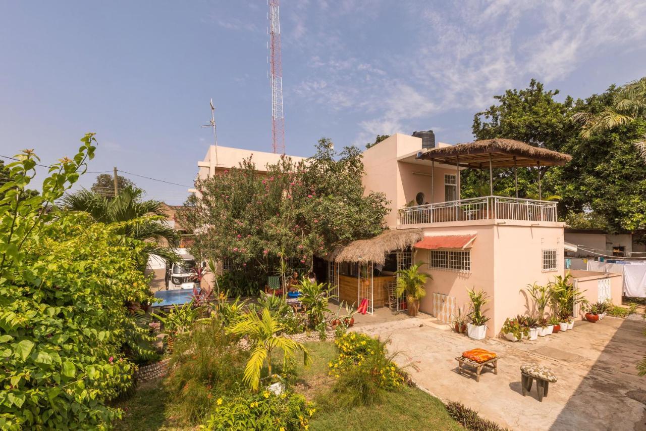 Agoo Hostel (Adults Only) Аккра Екстер'єр фото