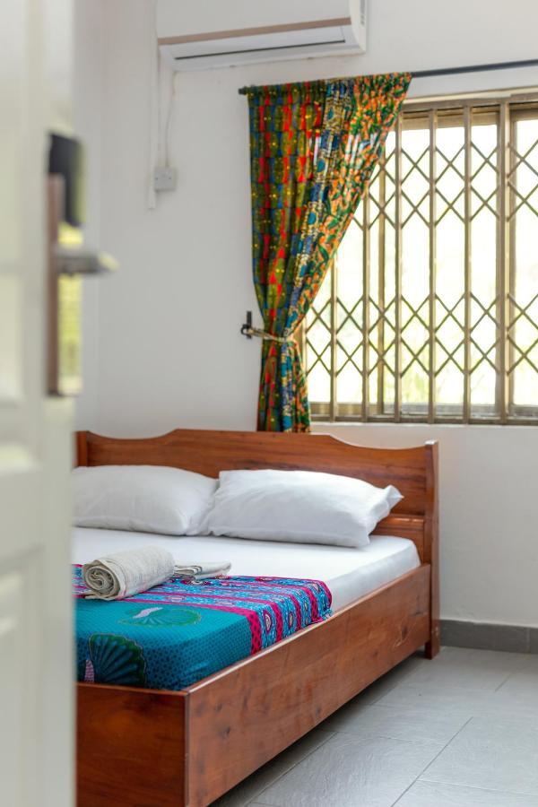 Agoo Hostel (Adults Only) Аккра Екстер'єр фото